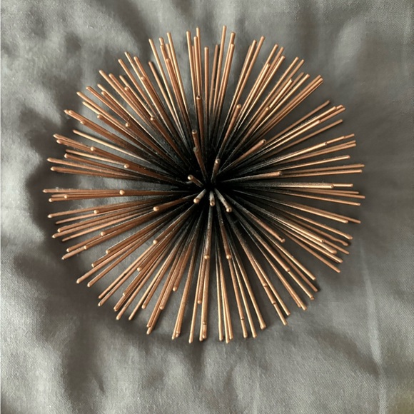 Spikey wall decor - Picture 3 of 3